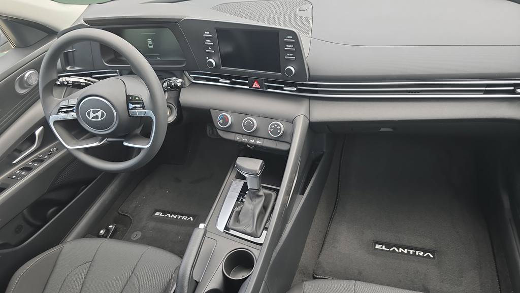 New 2026 Hyundai Elantra SE FWD image 11