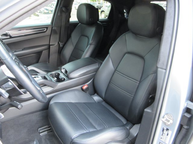 Used 2021 Porsche Cayenne GTS AWD/4WD image 34