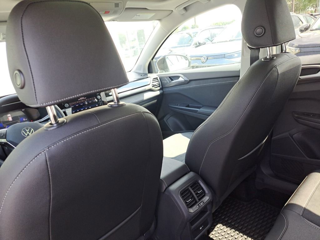 New 2025 Volkswagen Taos SE image 26