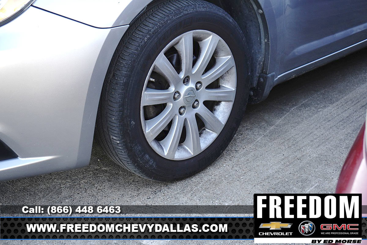 Used 2013 Chrysler 200 Touring FWD image 10