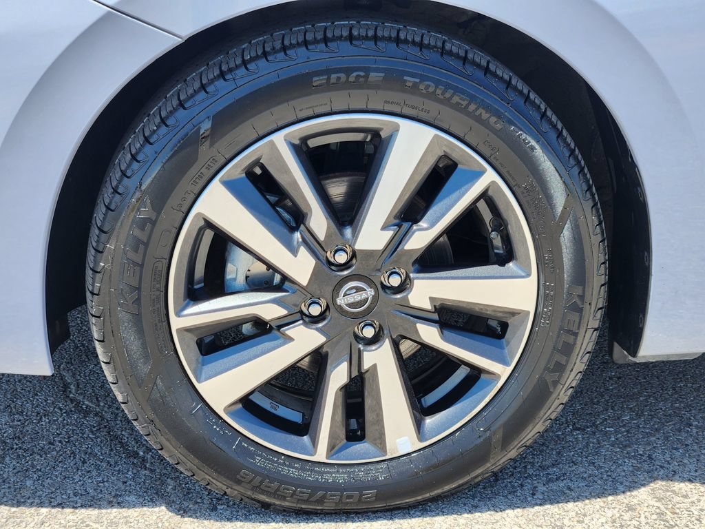 Used 2025 Nissan Versa SV FWD image 10