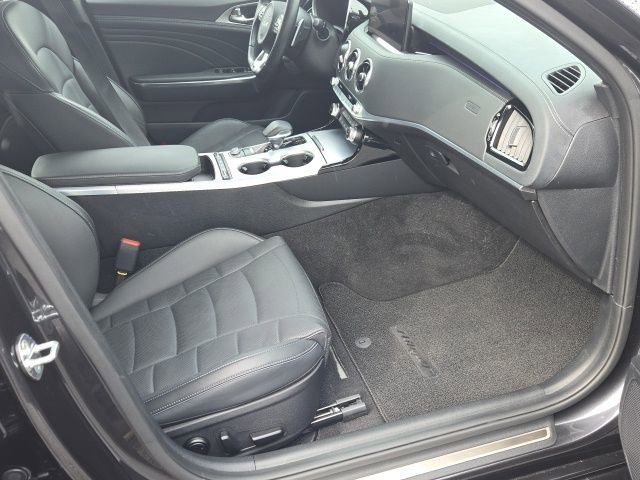 Used 2023 Kia Stinger GT2 image 9