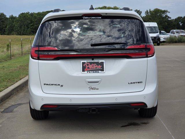 New 2027 Chrysler Pacifica Limited w/ Trailer Tow Group FWD image 4