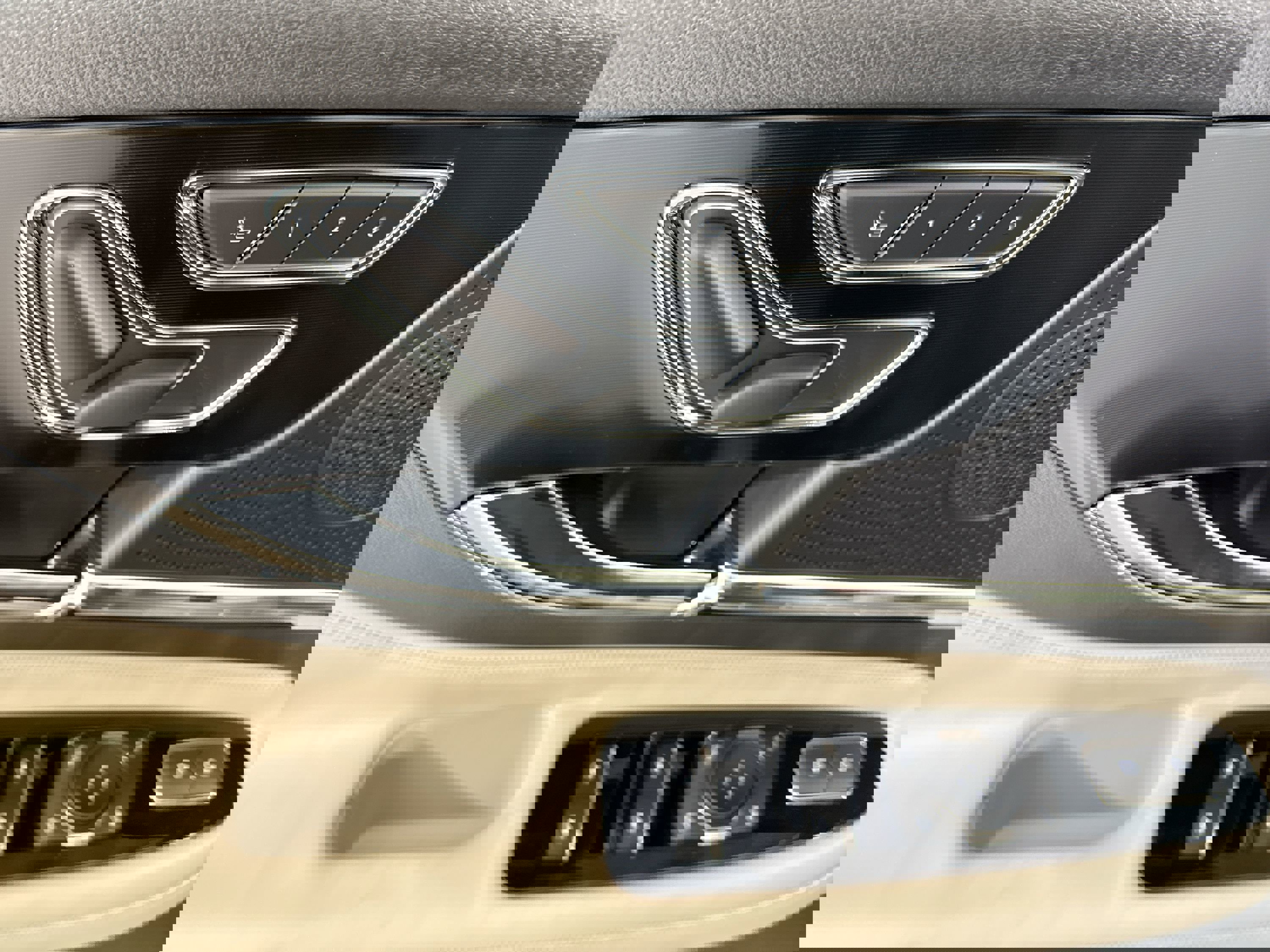 New 2026 Lincoln Corsair Premiere image 11