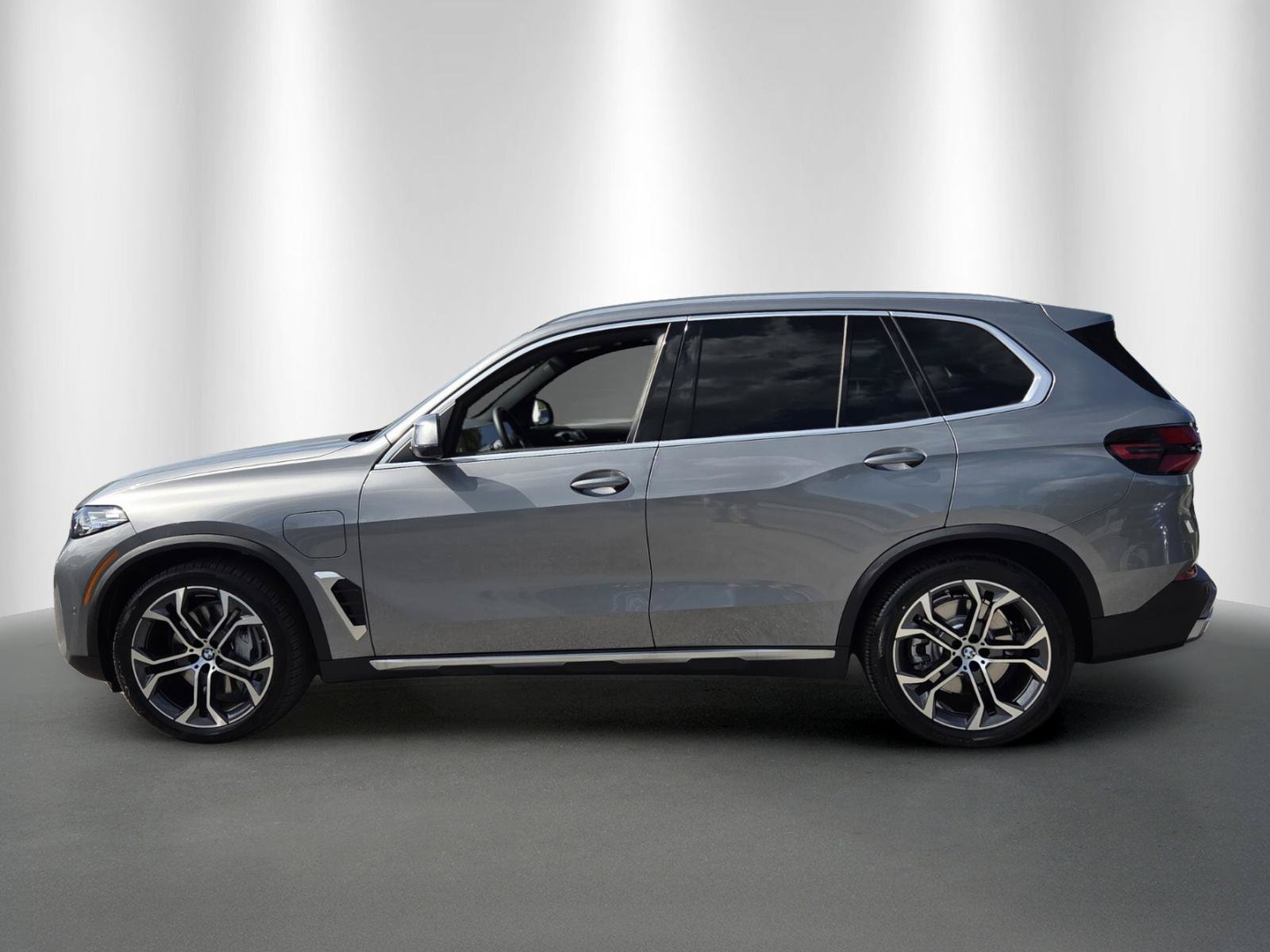 Certified 2026 BMW X5 xDrive50e AWD/4WD image 3