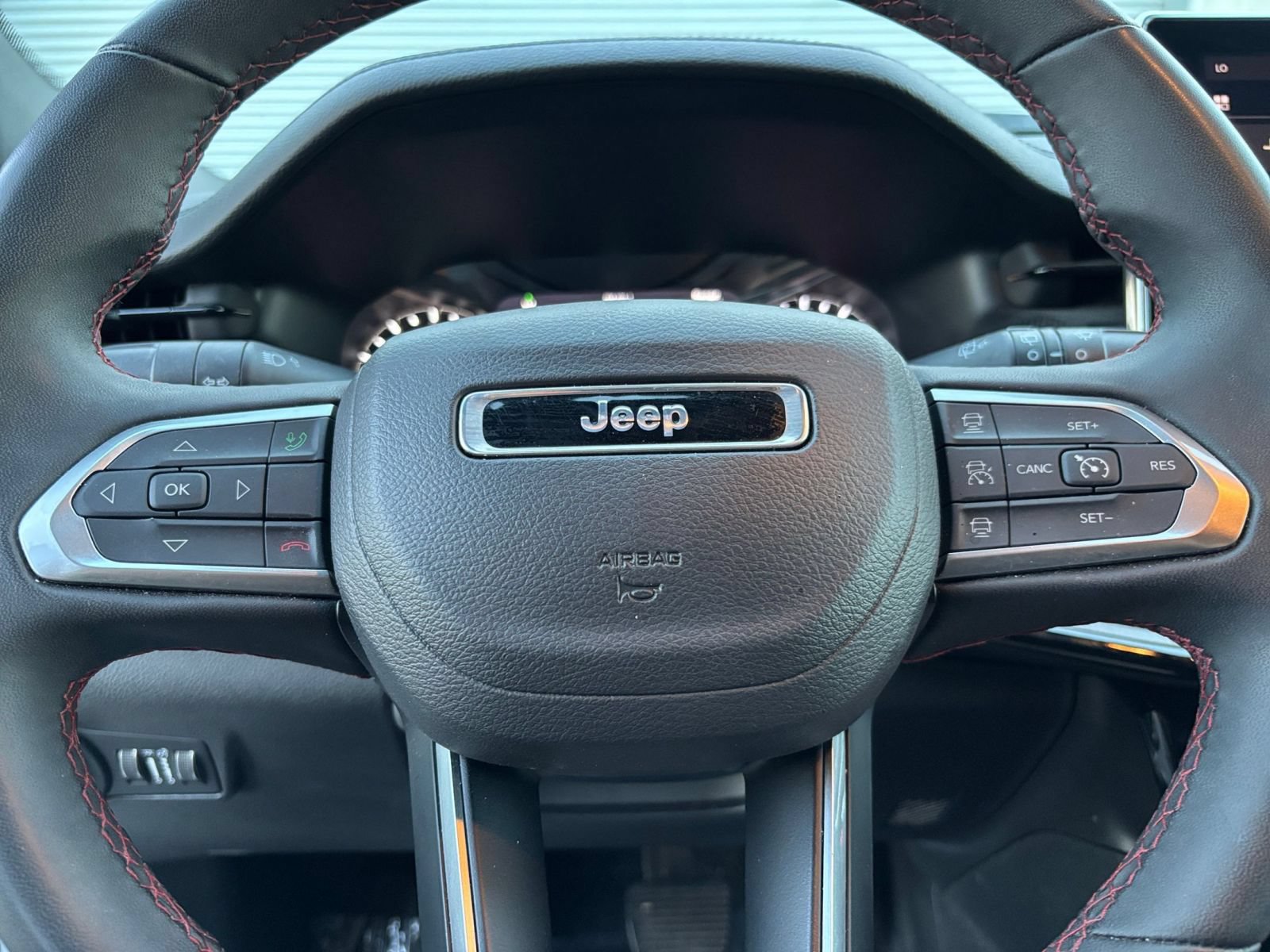Used 2025 Jeep Compass Trailhawk AWD/4WD image 27