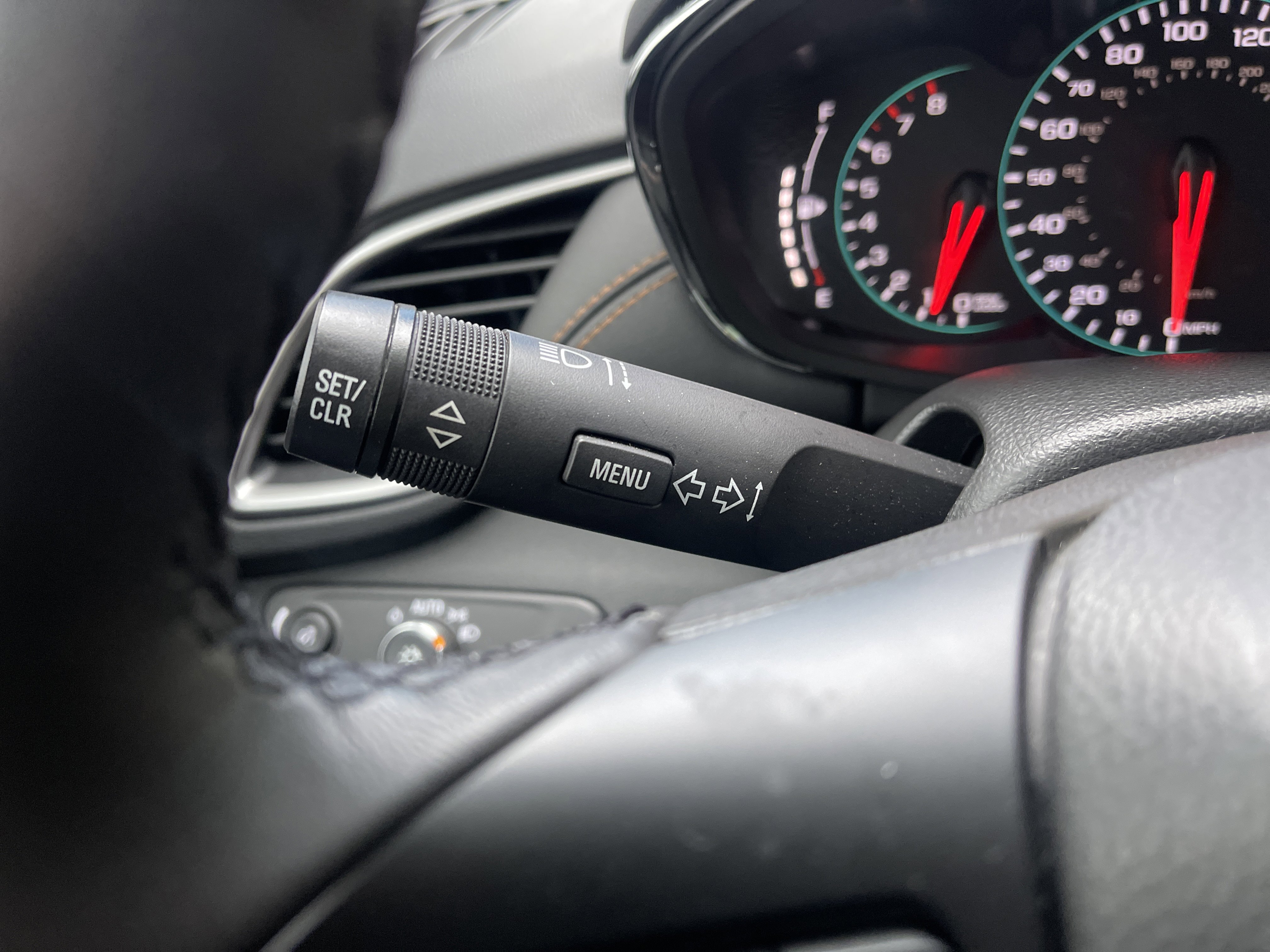 Used 2022 Chevrolet Trax LT w/ LT Convenience Package image 21