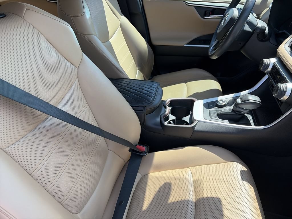 Used 2020 Toyota RAV4 Limited w/ Limited Grade Weather Package AWD/4WD image 32