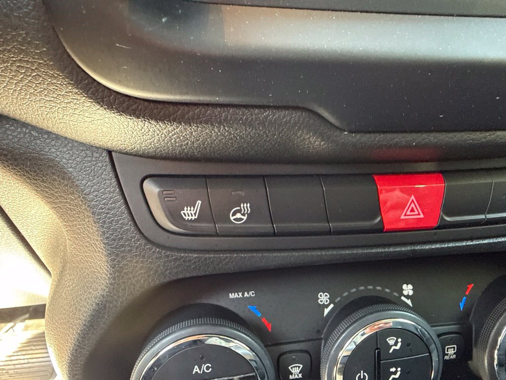 Used 2017 Jeep Renegade Altitude AWD/4WD image 29