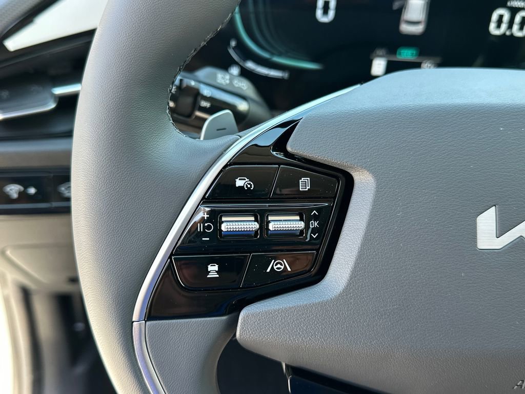 New 2026 Kia Niro SX Touring FWD image 21