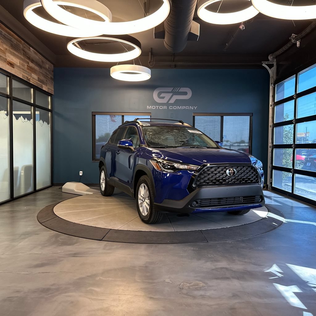 Used 2024 Toyota Corolla Cross LE FWD image 1