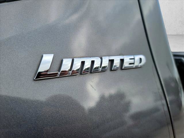 Used 2016 Toyota Tacoma Limited w/ Towing Package RWD image 9