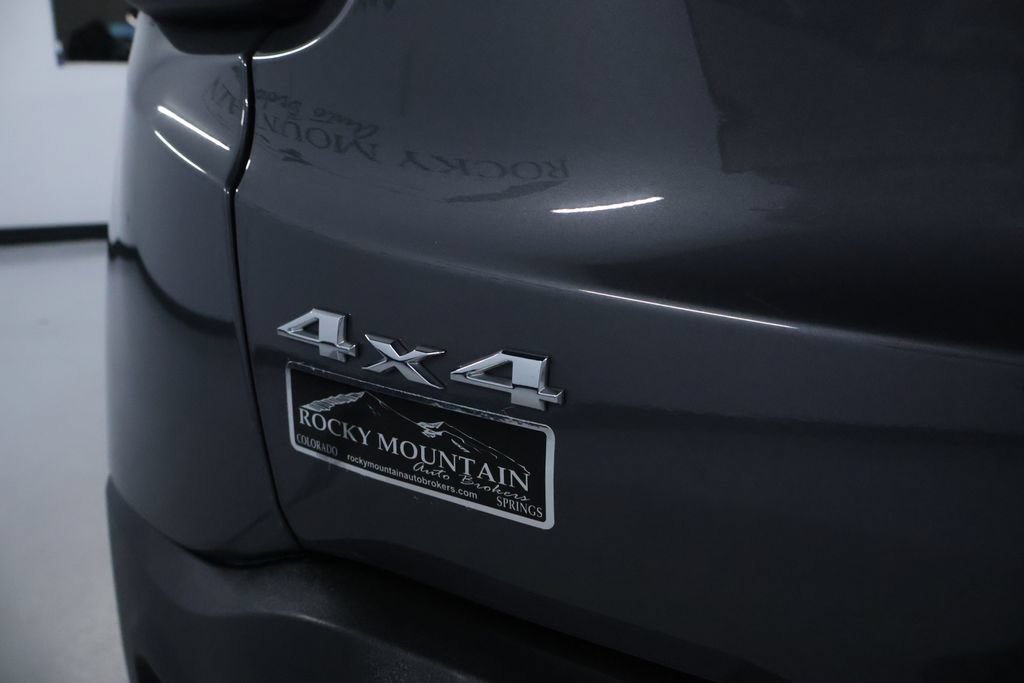 Used 2023 Jeep Renegade Latitude AWD/4WD image 11