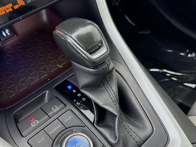 Certified 2019 Toyota RAV4 Limited w/ Cold Weather Package AWD/4WD image 17