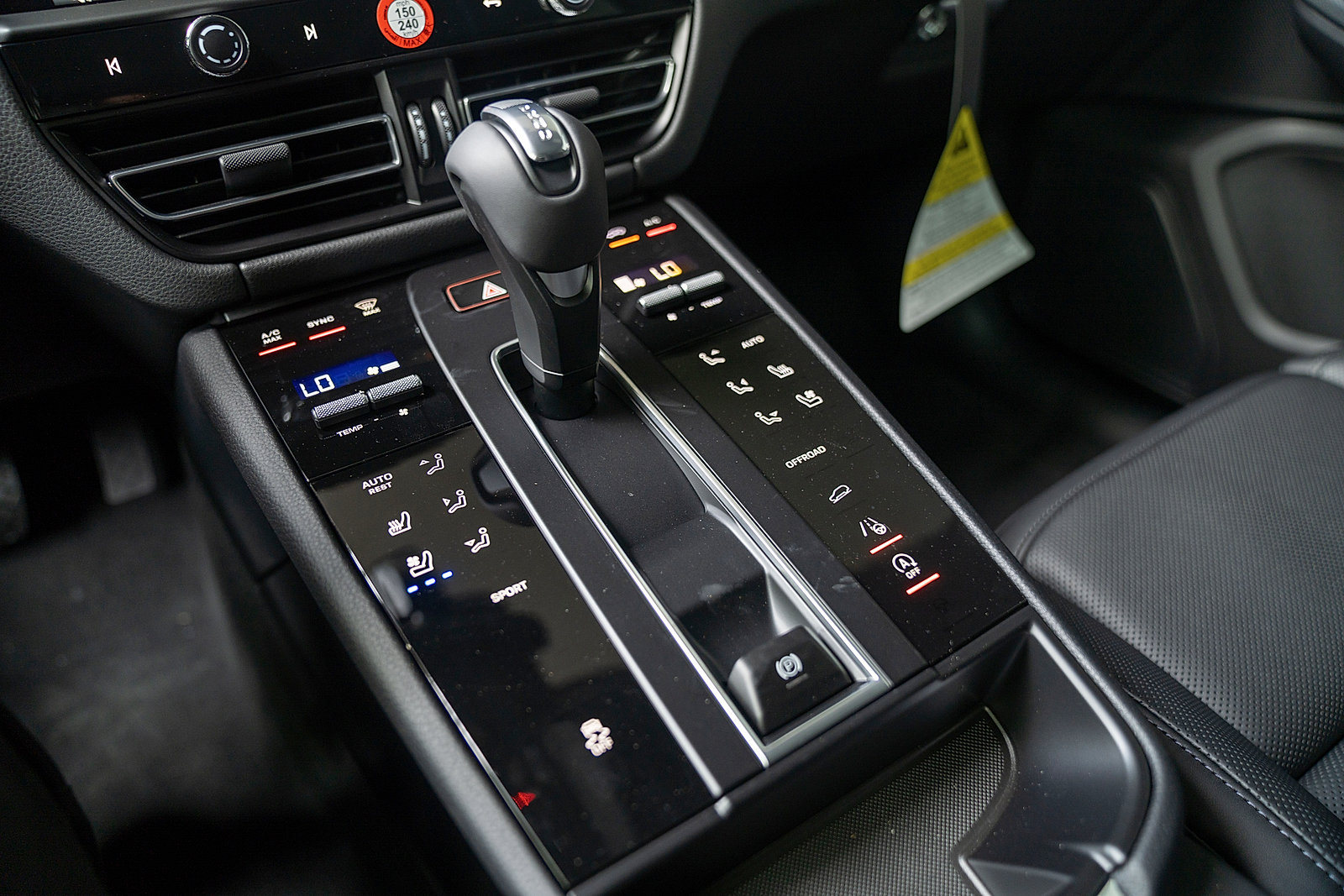 Used 2025 Porsche Macan Base image 13