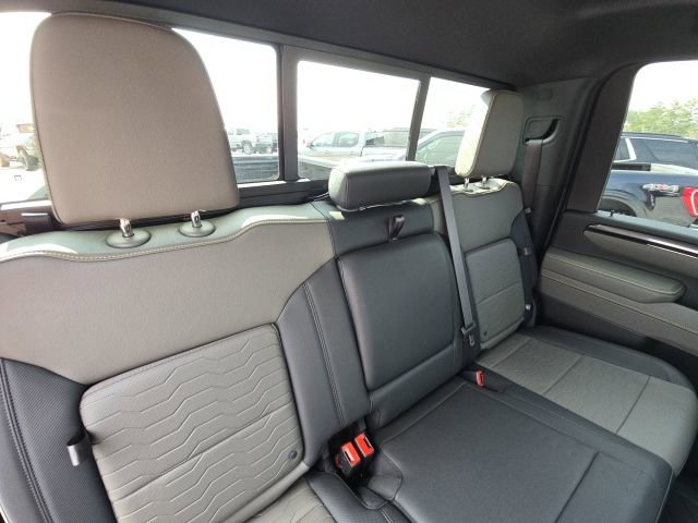 Used 2025 Chevrolet Silverado 2500 ZR2 w/ Technology Package image 16