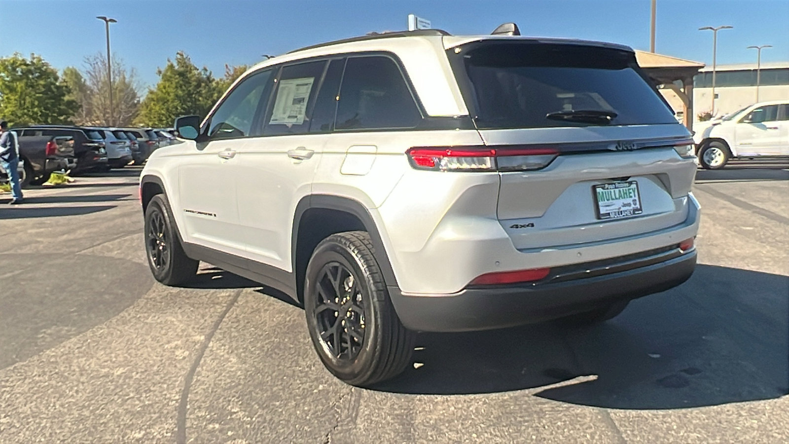 New 2025 Jeep Grand Cherokee Altitude w/ Trailer Tow Package AWD/4WD image 5