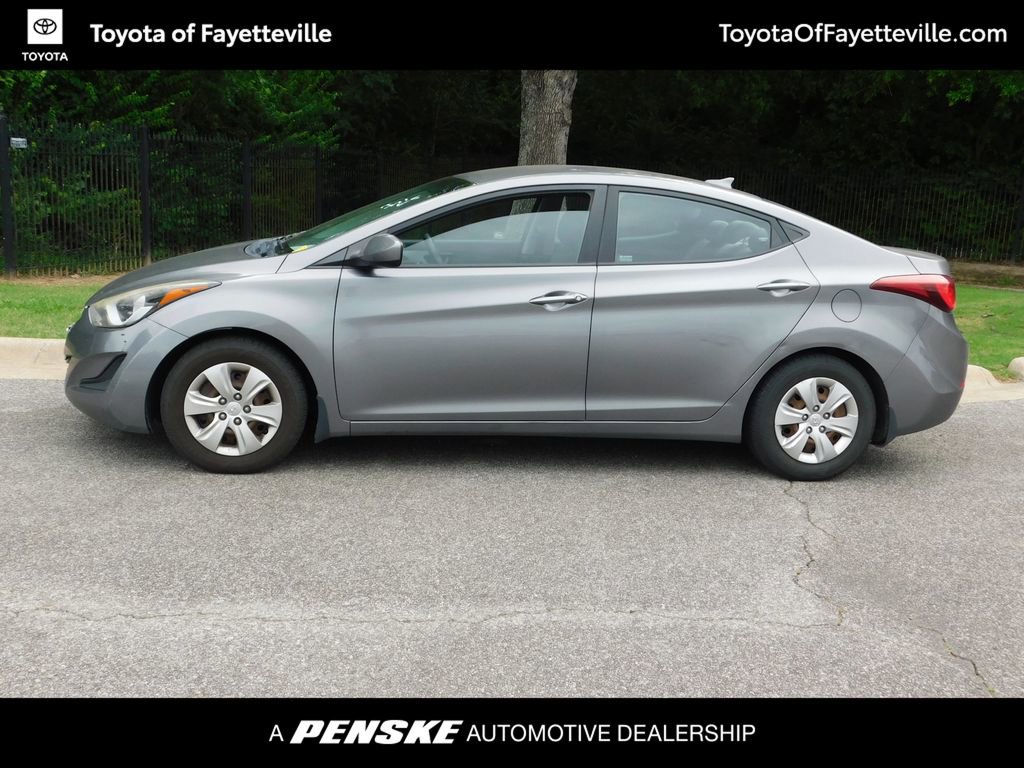 Used 2016 Hyundai Elantra SE FWD image 2