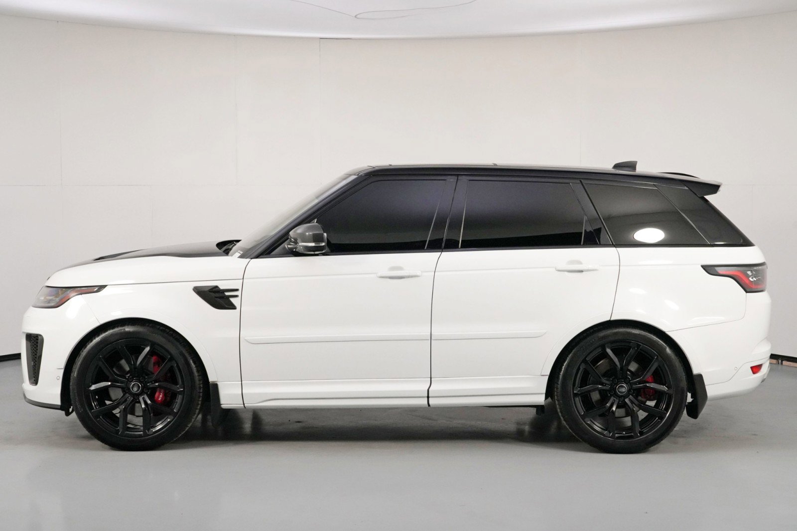 Used 2019 Land Rover Range Rover Sport SVR image 54