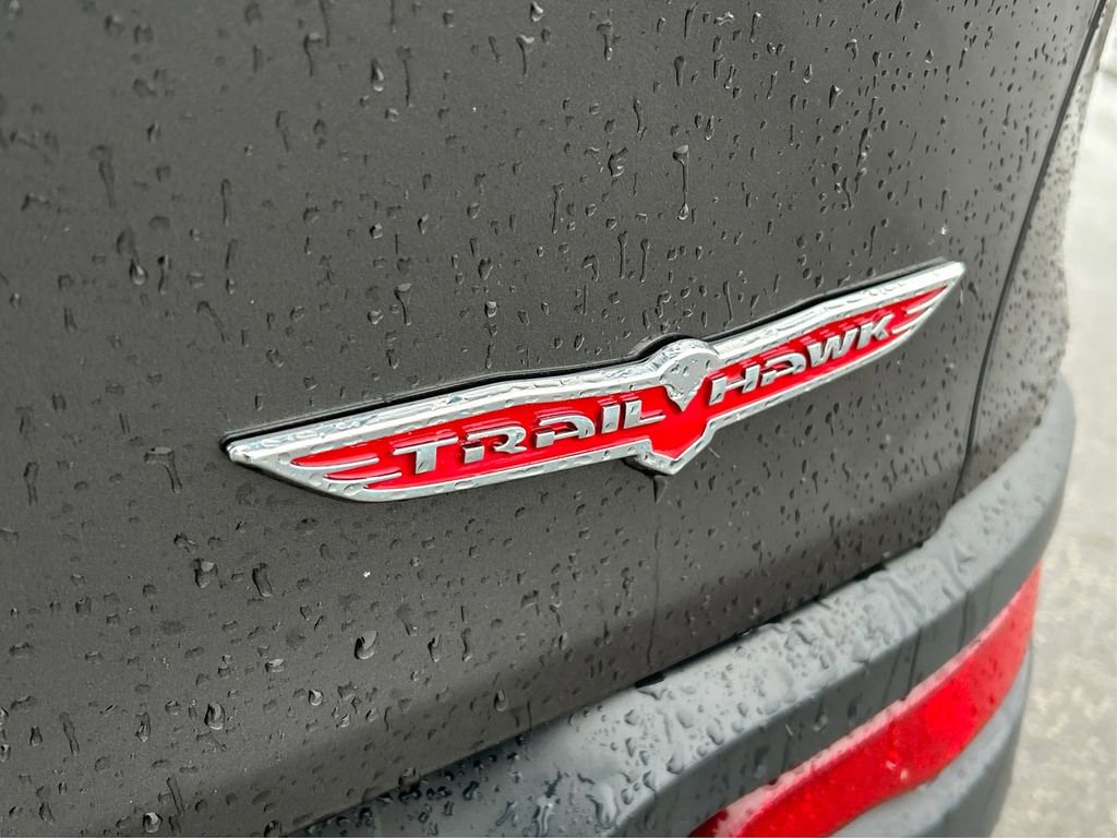 Used 2017 Jeep Cherokee Trailhawk image 15