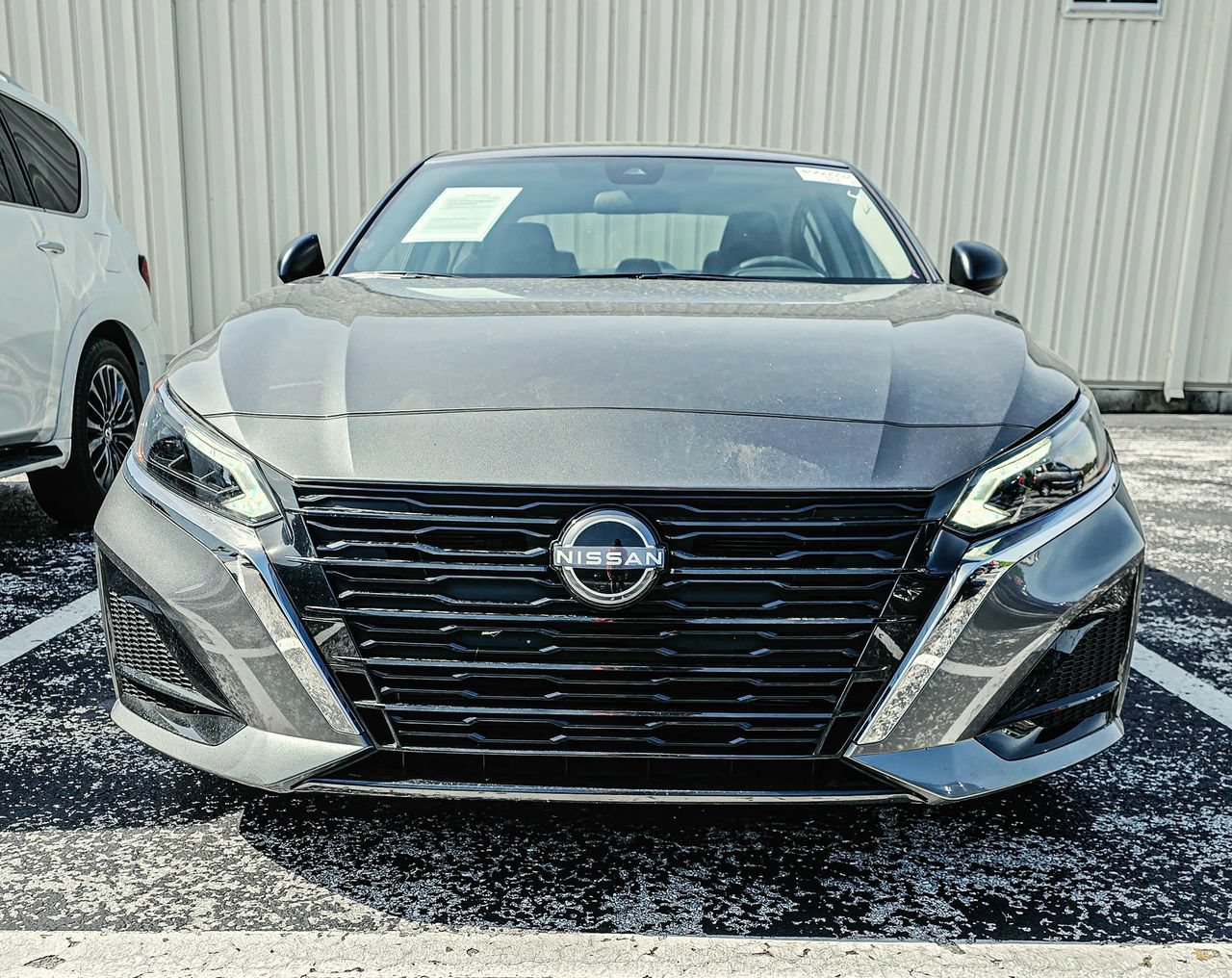 Used 2025 Nissan Altima 2.5 SV FWD image 2