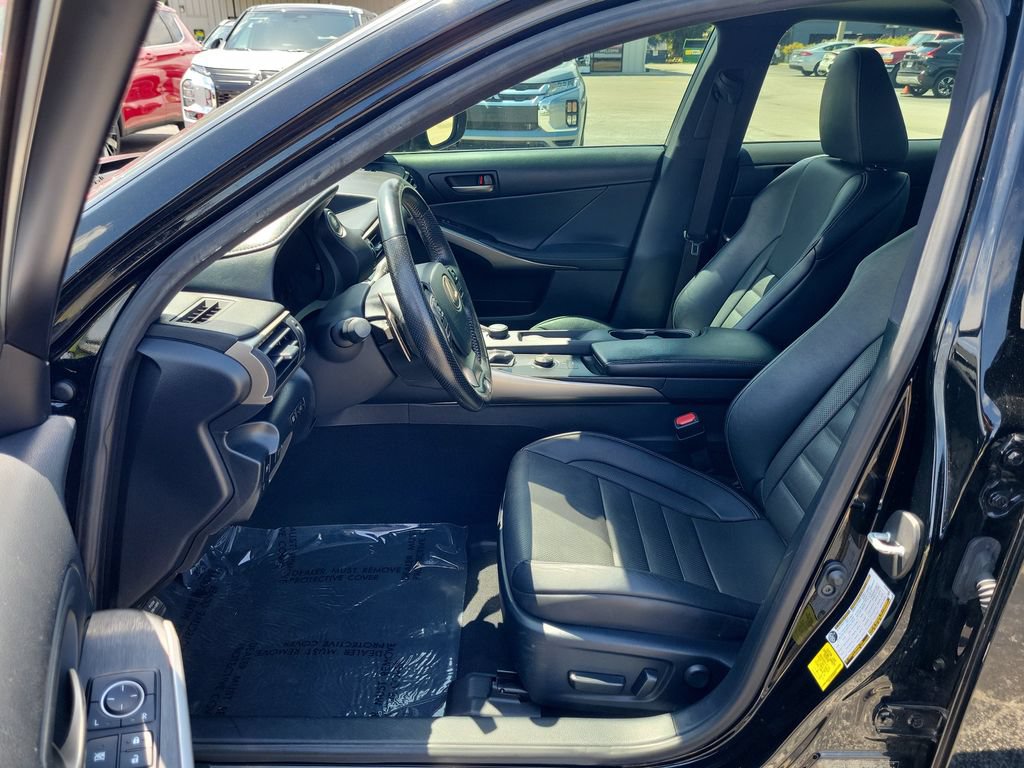 Used 2019 Lexus IS 300 F Sport w/ F Sport Package RWD image 13