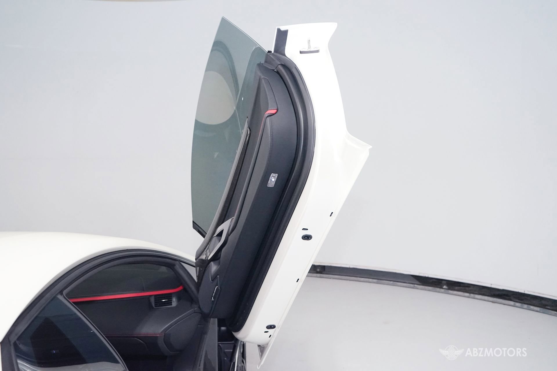 Used 2017 Lamborghini Aventador S AWD/4WD image 3