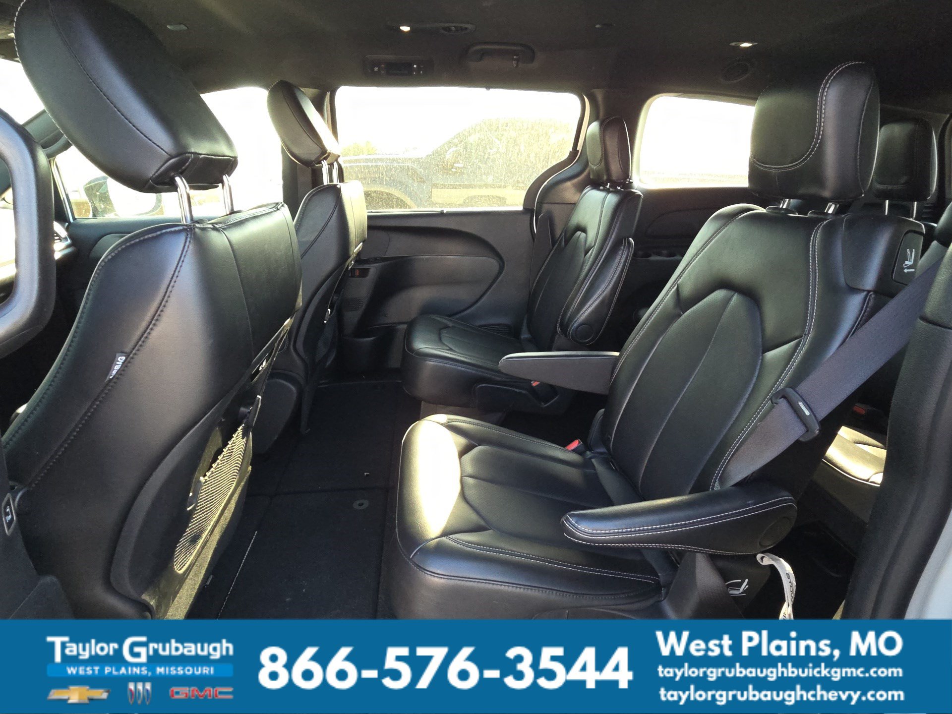 Used 2025 Chrysler Pacifica Select FWD image 12