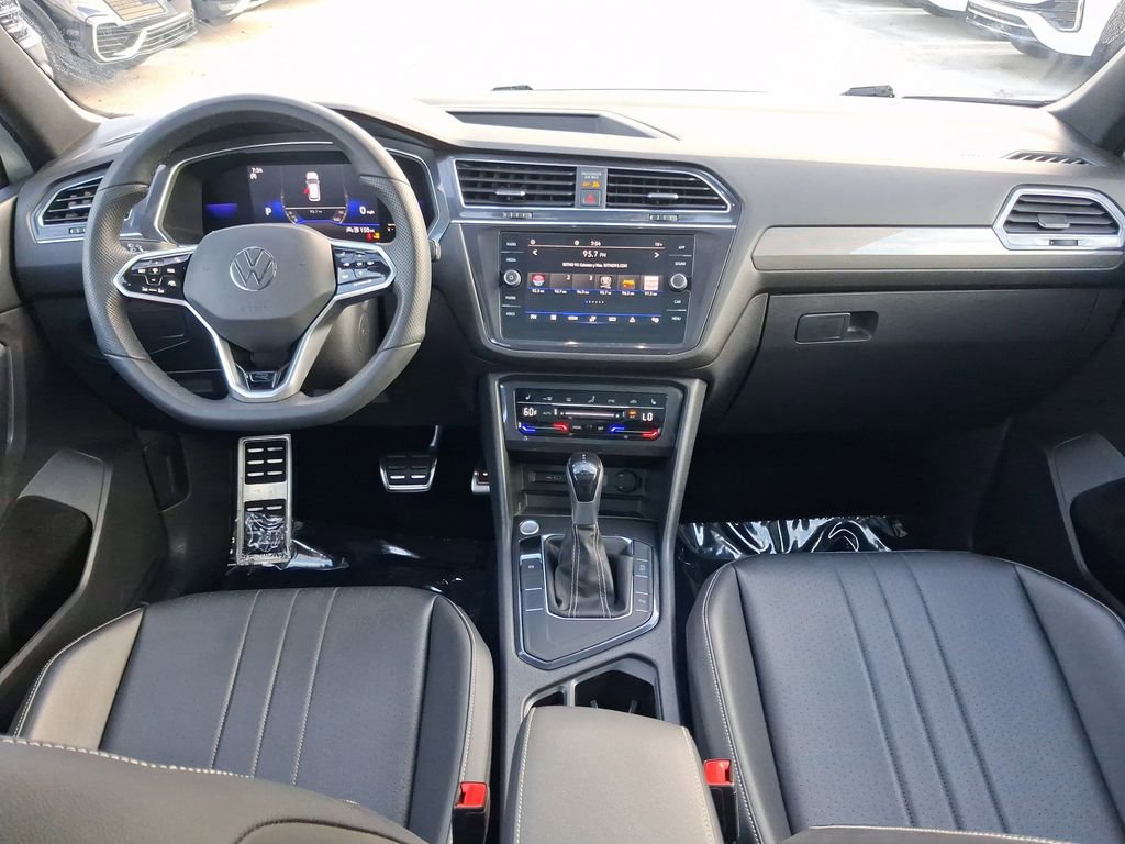 Used 2022 Volkswagen Tiguan SE R-Line FWD image 9