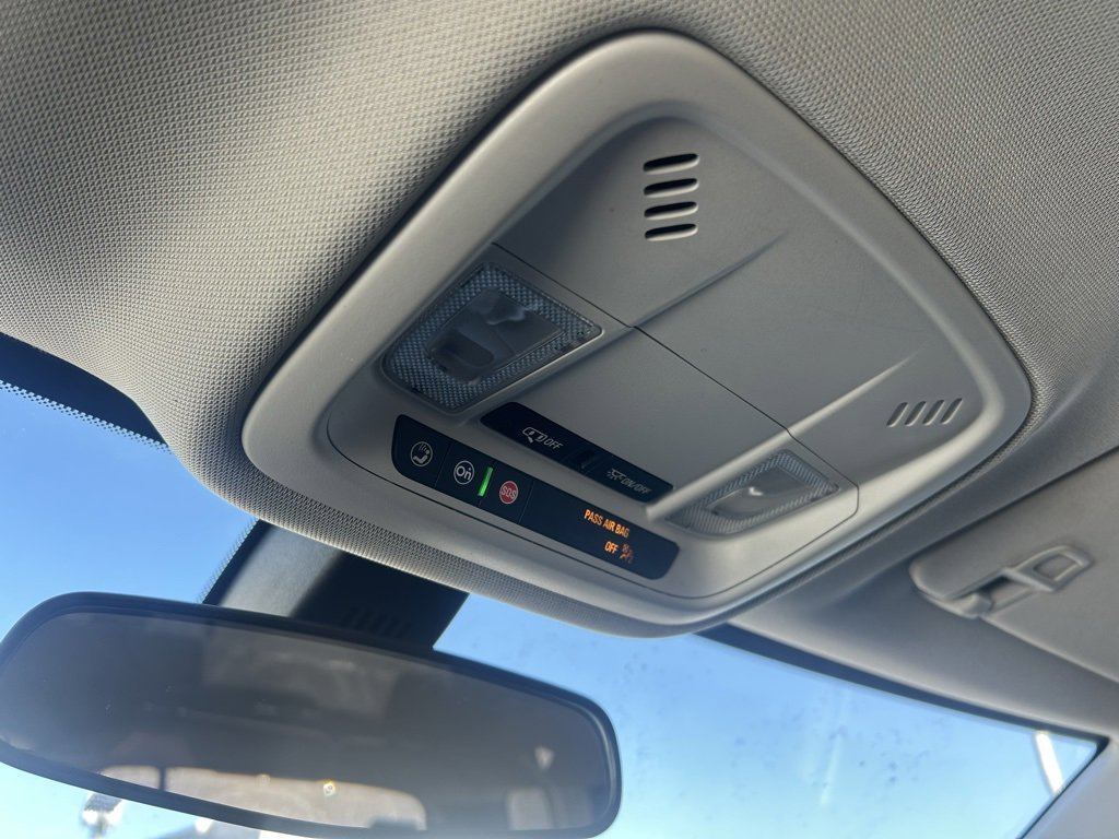 Used 2021 Chevrolet Traverse LS image 23