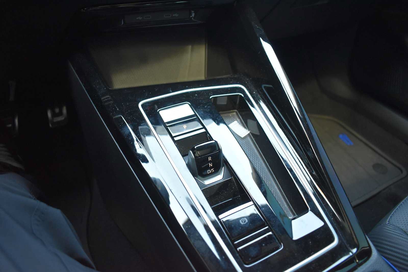 Used 2024 Volkswagen Golf R AWD/4WD image 15