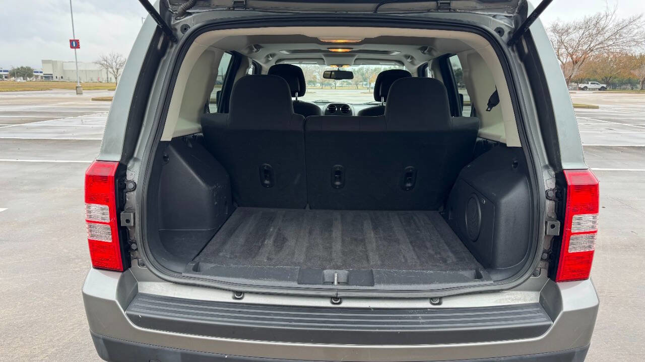 Used 2012 Jeep Patriot Latitude w/ Sun/Sound Group image 20