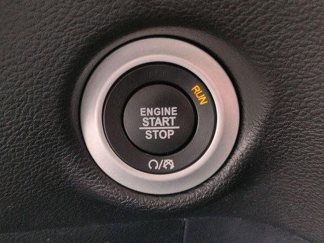 Certified 2025 Chrysler Pacifica Select image 20