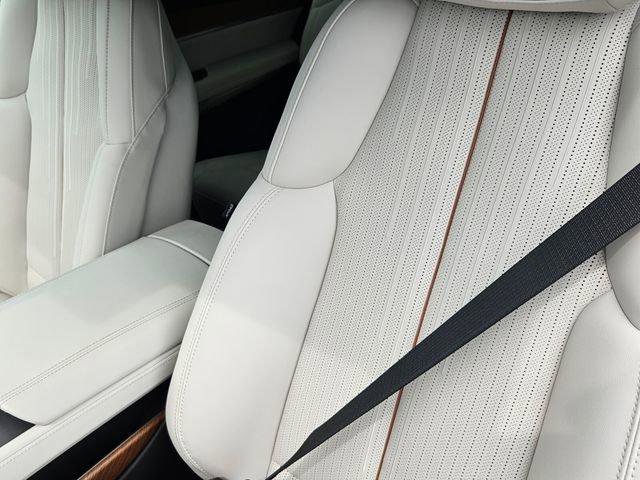 New 2026 Cadillac Vistiq Luxury AWD/4WD image 16