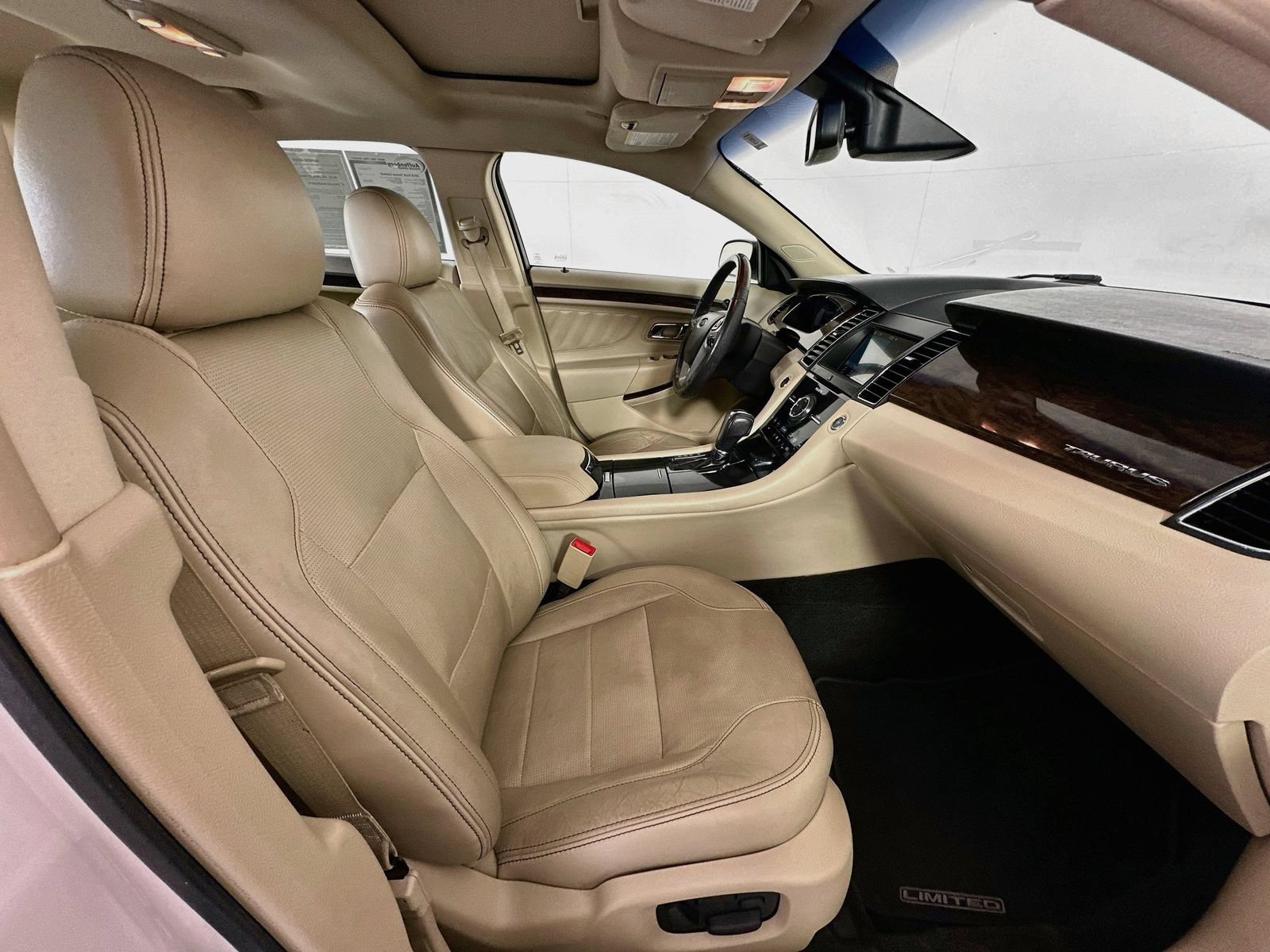 Used 2016 Ford Taurus Limited w/ Equipment Group 301A FWD image 32