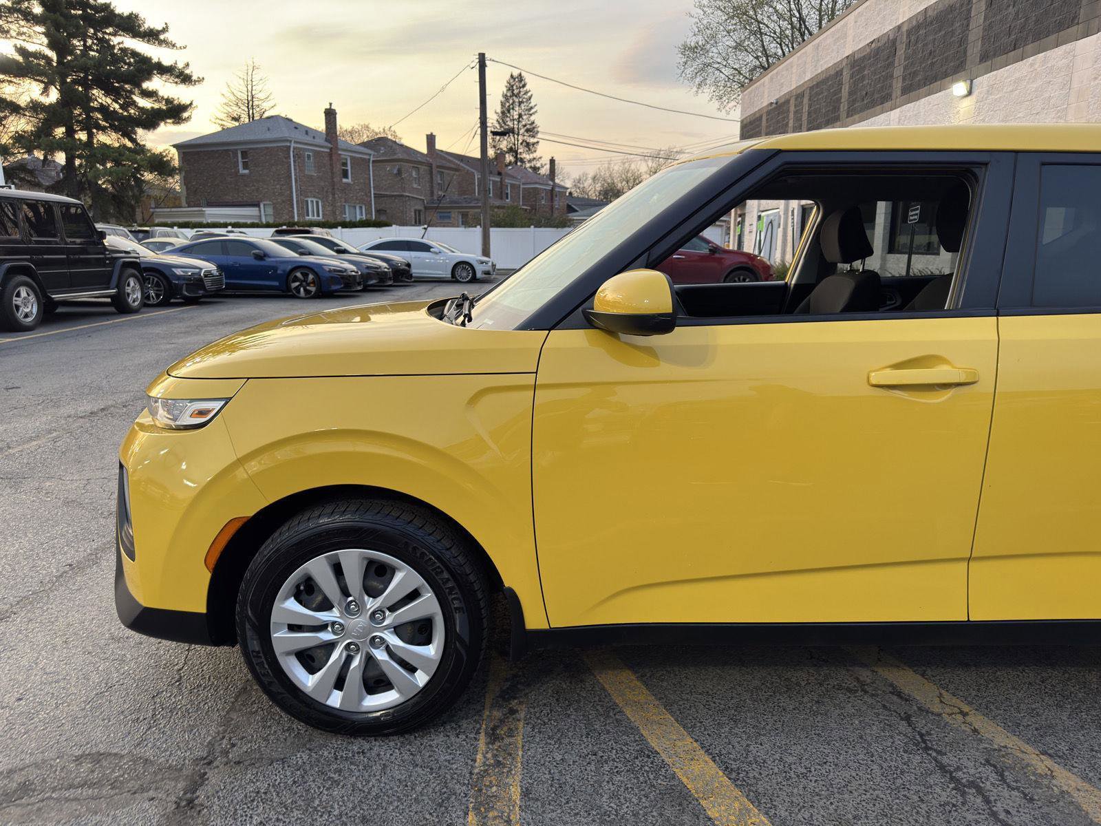 Used 2020 Kia Soul LX FWD image 2