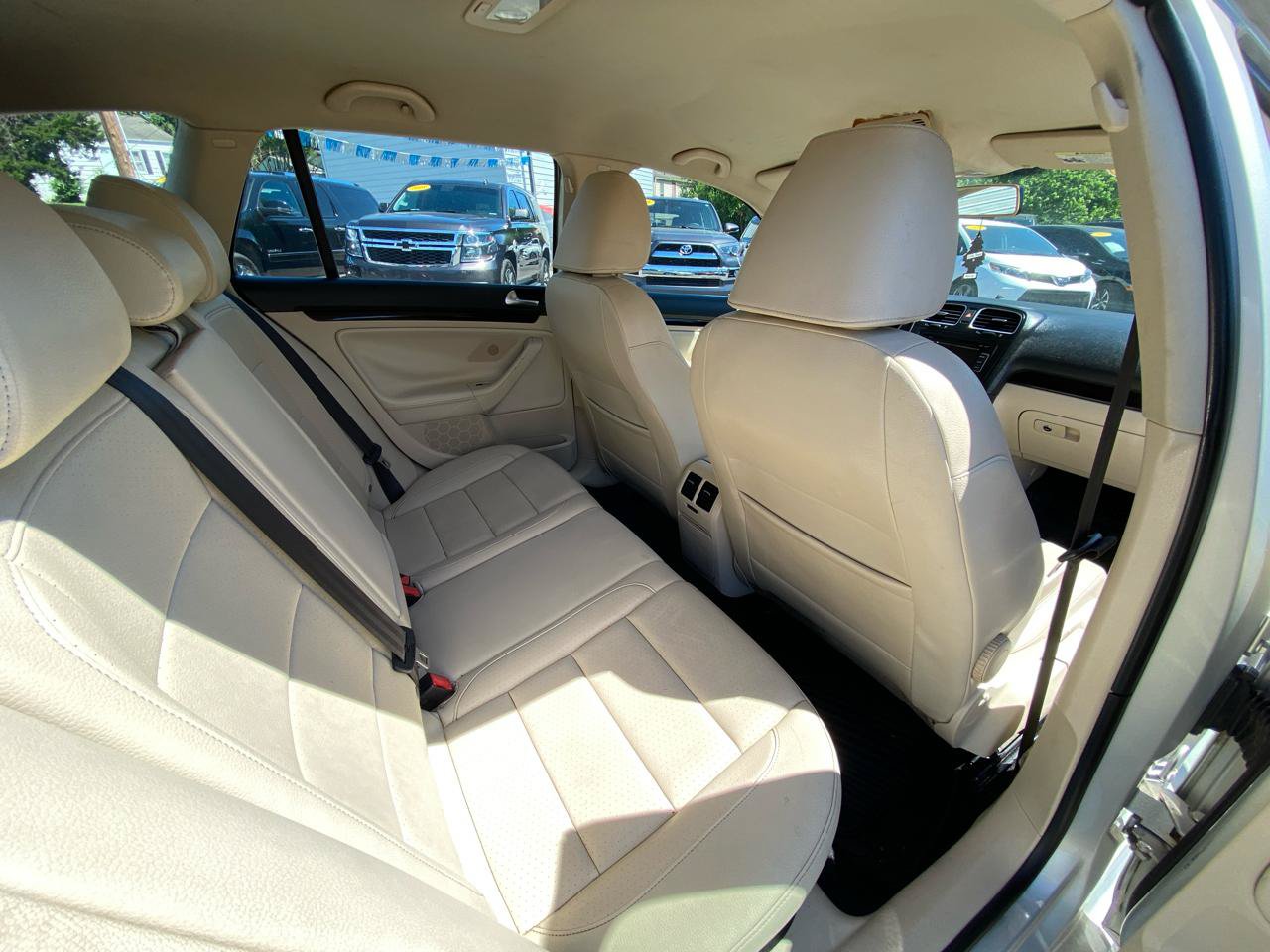 Used 2011 Volkswagen Jetta TDI FWD image 10