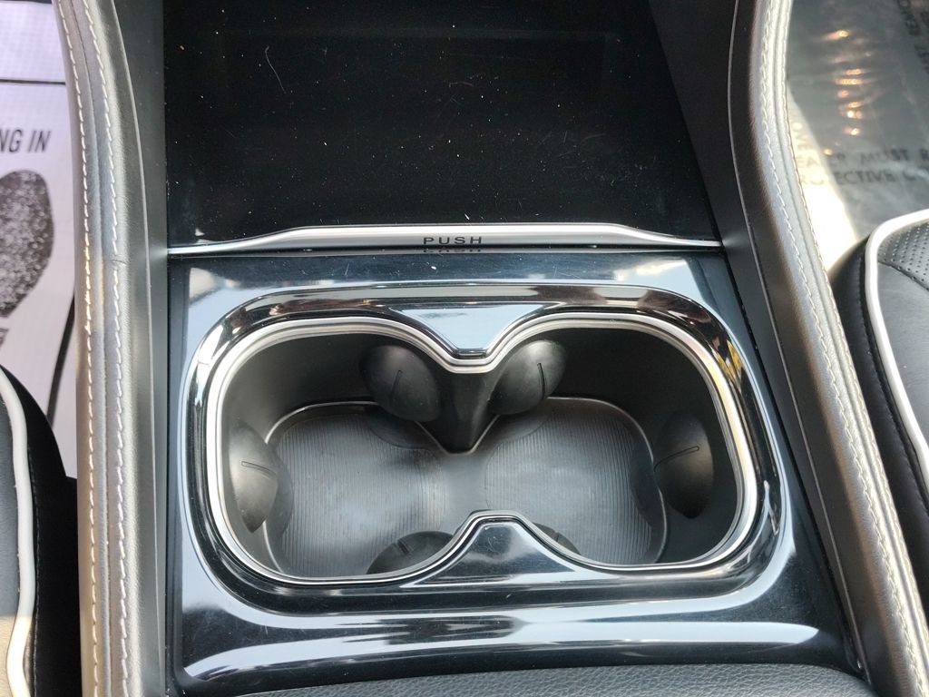 Used 2024 Chrysler Pacifica Premium FWD image 32