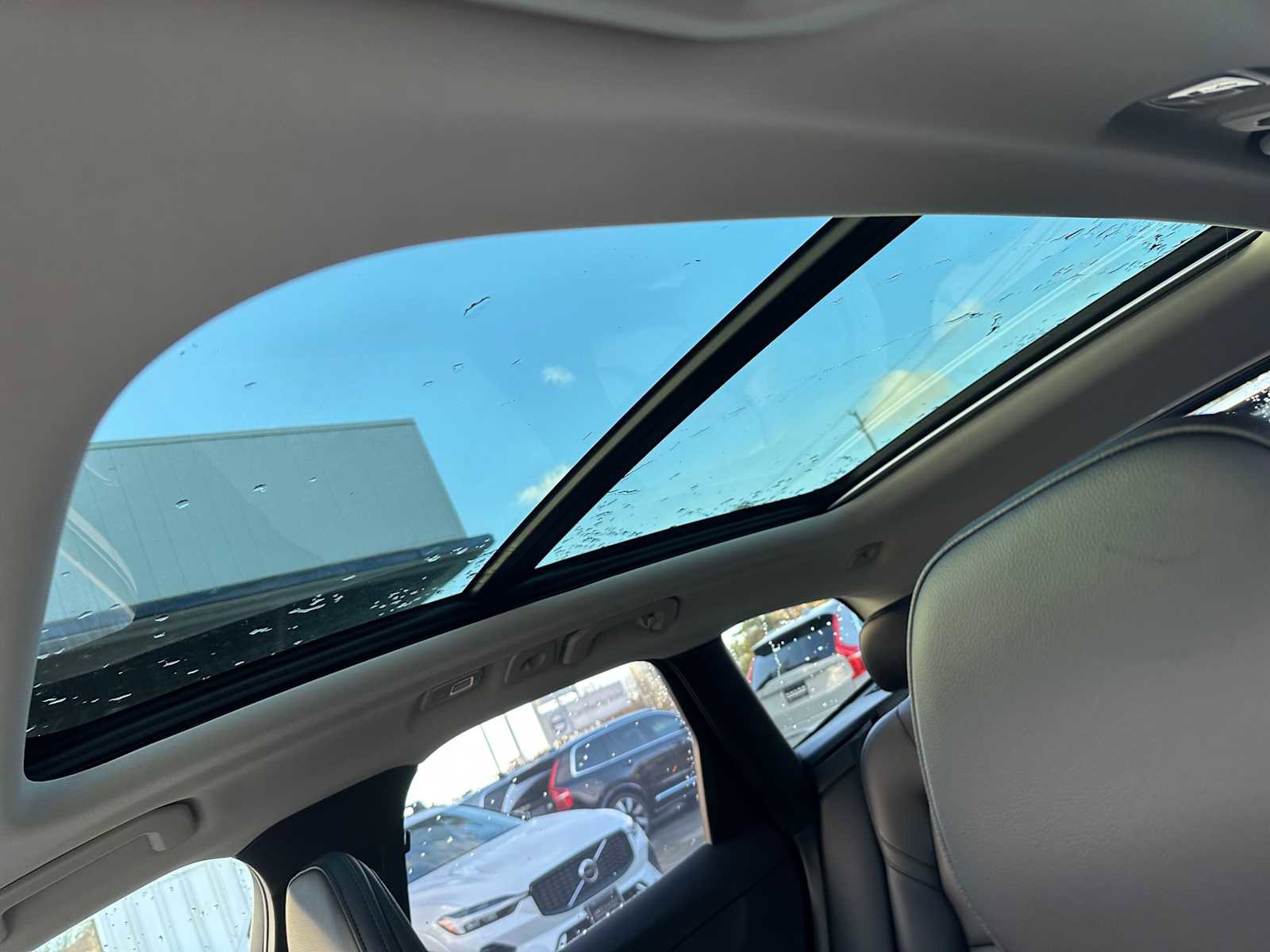 Used 2025 Volvo XC60 B5 Plus w/ Protection Package Premier image 23