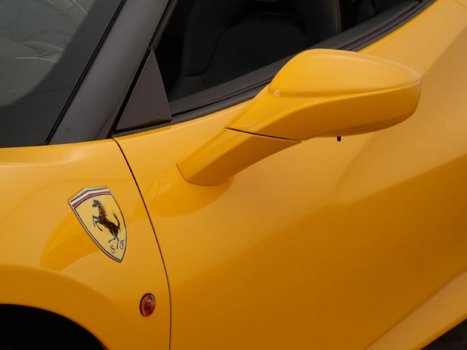 Used 2018 Ferrari 488 Spider RWD image 29