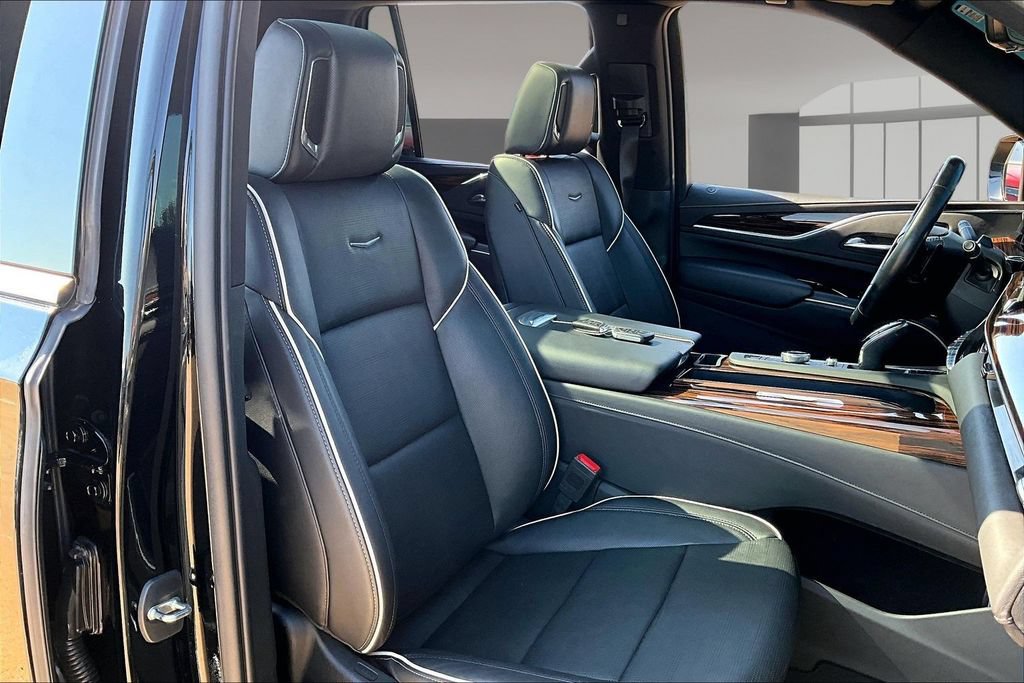 Used 2022 Cadillac Escalade Premium Luxury w/ Performance Package AWD/4WD image 7