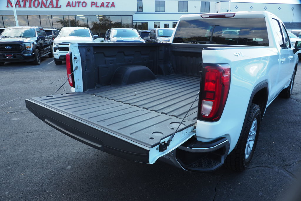 Used 2019 GMC Sierra 1500 SLE w/ Driver Alert Package I AWD/4WD image 17