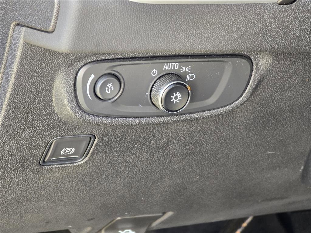 Used 2024 GMC Terrain SLE image 8