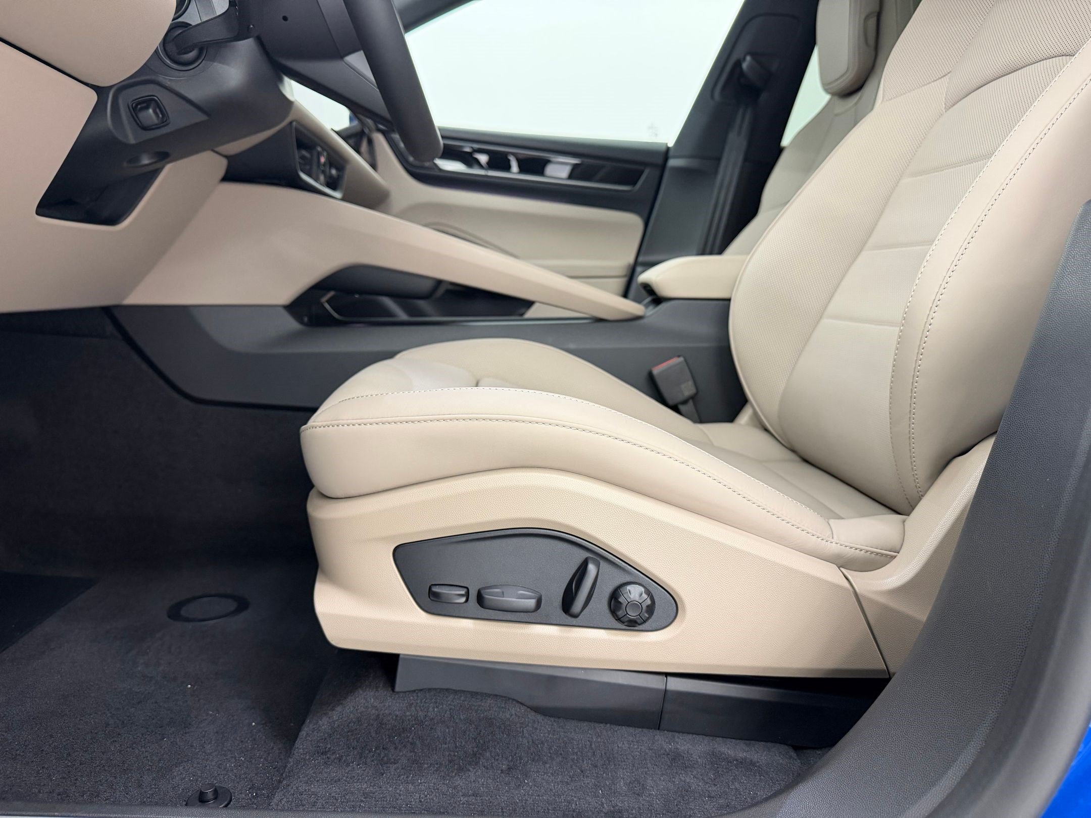 New 2026 Porsche Macan 4 Electric AWD/4WD image 5