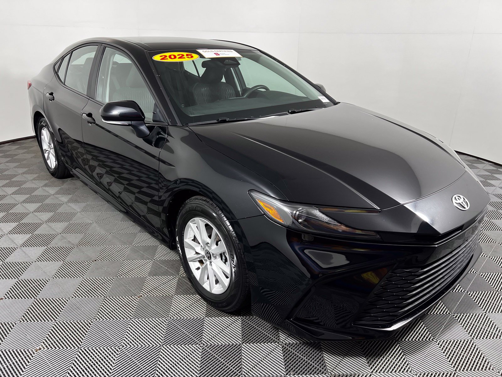 Certified 2025 Toyota Camry LE FWD image 3