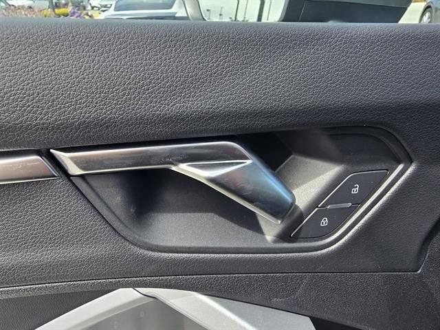 Used 2025 Audi Q3 2.0T Premium w/ Convenience Package AWD/4WD image 21