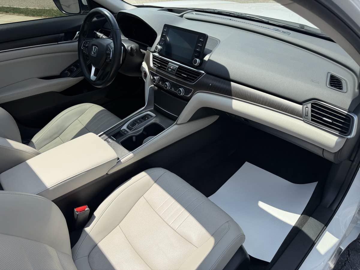 Used 2018 Honda Accord Touring image 19
