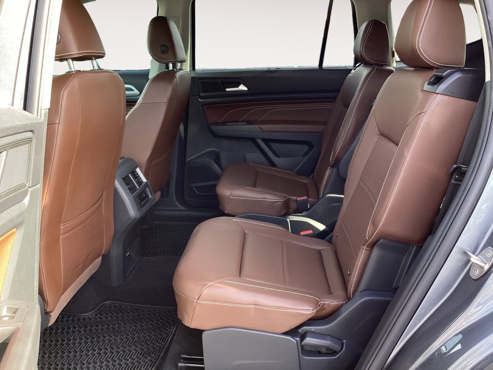 Used 2023 Volkswagen Atlas SEL R-Line image 29