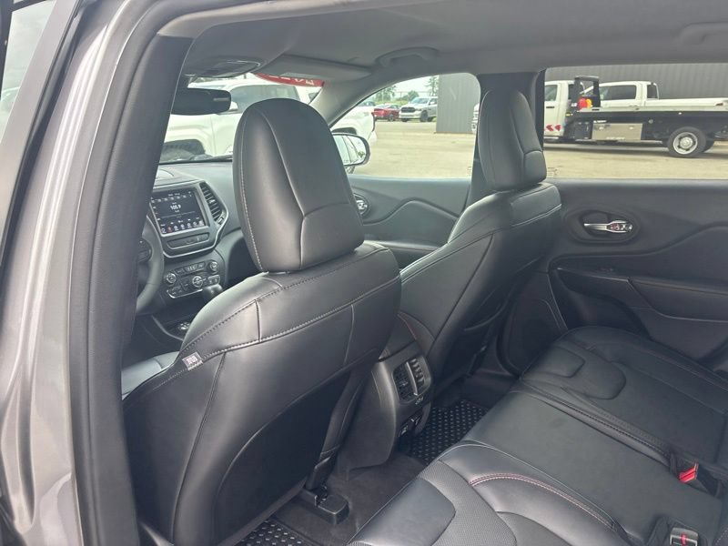 Used 2022 Jeep Cherokee Trailhawk w/ Premium Leather Package AWD/4WD image 17