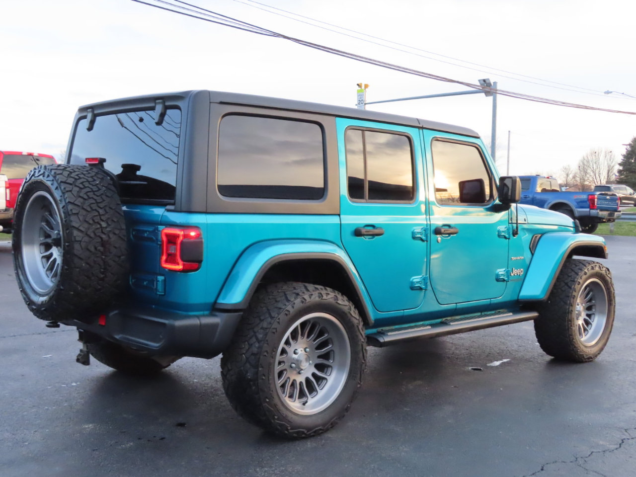 Used 2019 Jeep Wrangler Unlimited Sahara image 6